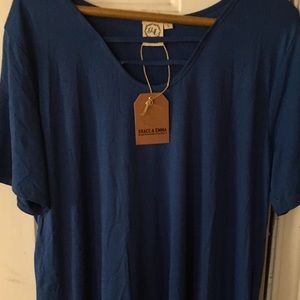 NWT boutique t-shirt by Grace & Emma size large soft and comfy women